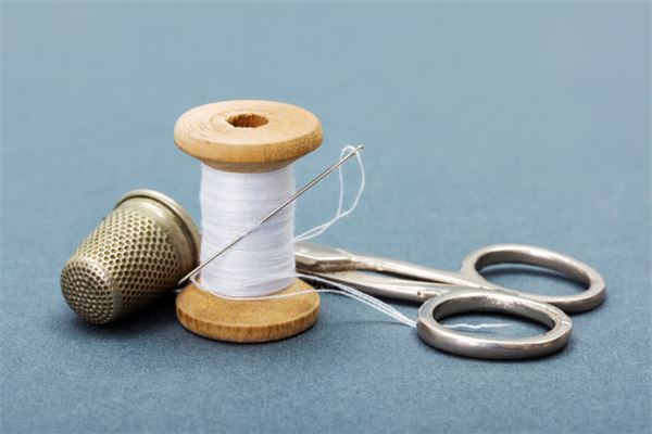 炉中火命适合的衣服选择指南